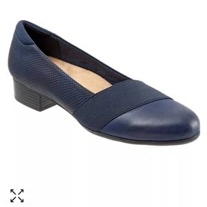Trotters Melinda Slip on Loafer Navy